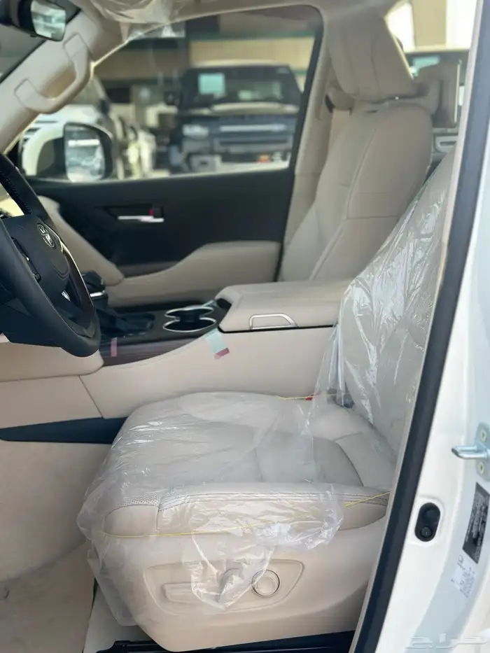 تويوتا لاندكروزر الموديل2025 فل كامل ورد الكويت رقم5 16