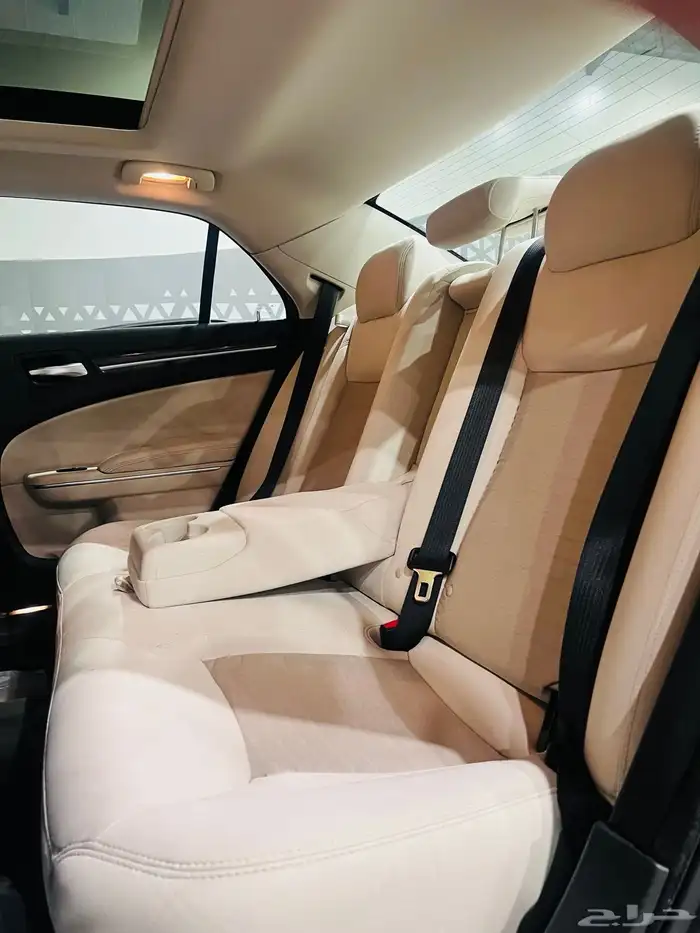 كرايزلر 2015 C300 بانوراما (بحاله ممتازه) 6