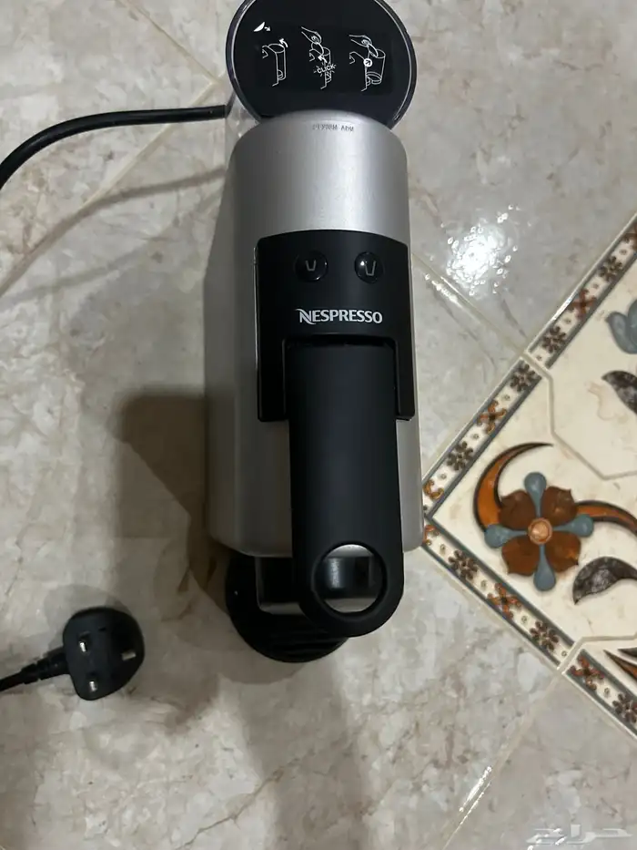 للبيع مكينة قهوة من نوع نيسبريسو 4