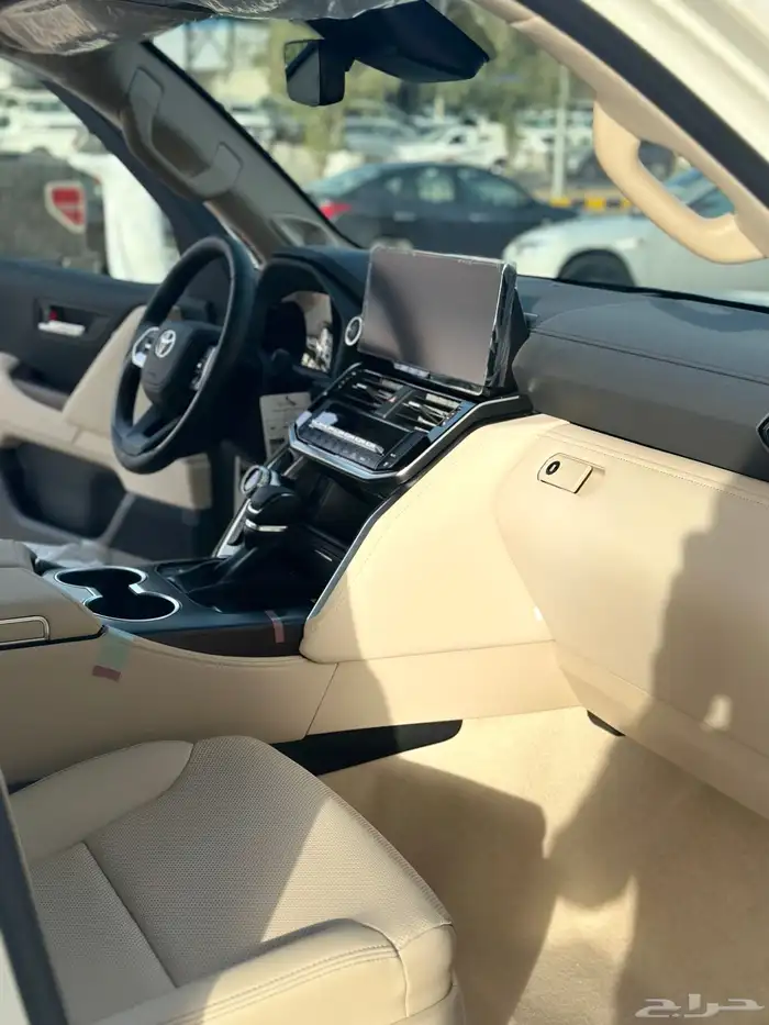 تويوتا لاندكروزر الموديل2025 فل كامل ورد الكويت رقم5 18