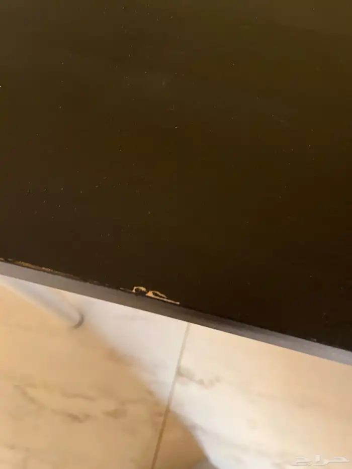 مكتب من إيكيا مع كرسي للبيع نظيف جد ا على سوم 4