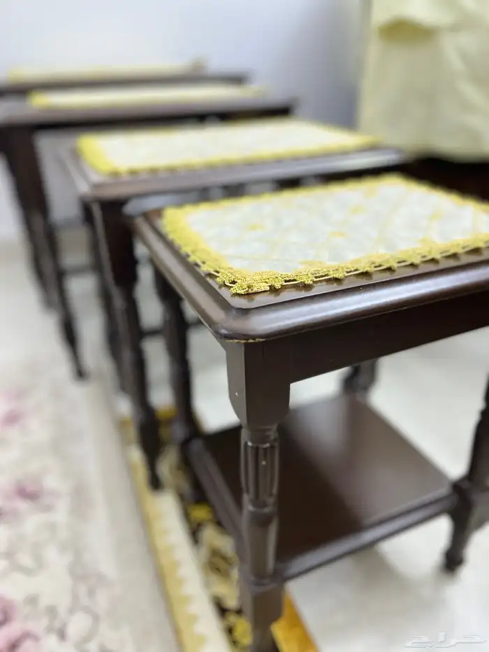 طاولة ضيافة لون بني  خشب قوي  نظيف وسعره قابل للتفاوض 1