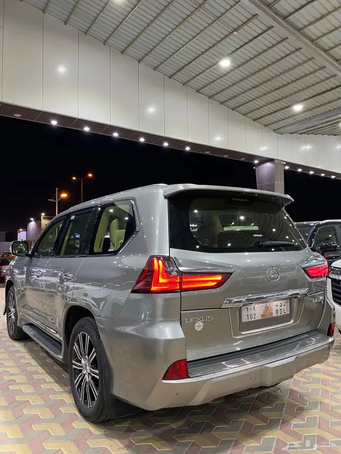 لكزس LX 570 المديل 2018 العدد 201 الف 27