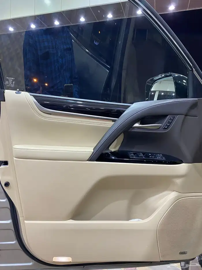 لكزس LX 570 المديل 2018 العدد 201 الف 5