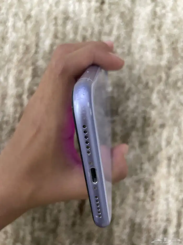 ايفون 11 العادي 8