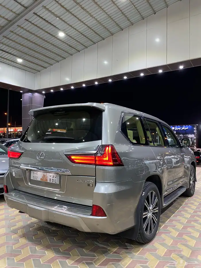 لكزس LX 570 المديل 2018 العدد 201 الف 26