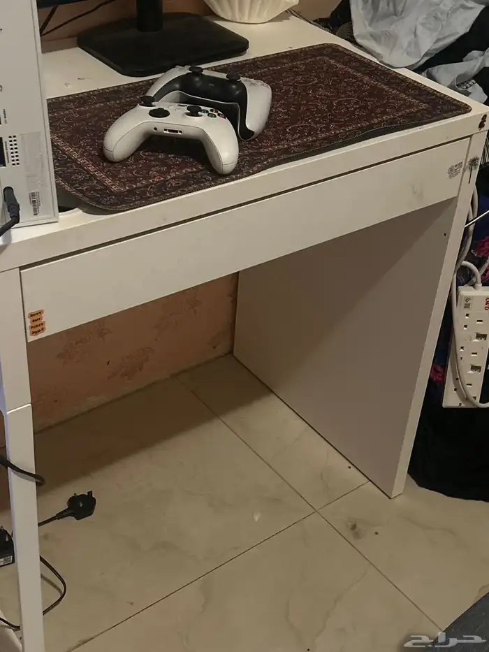 طاوله عليه سوم 0