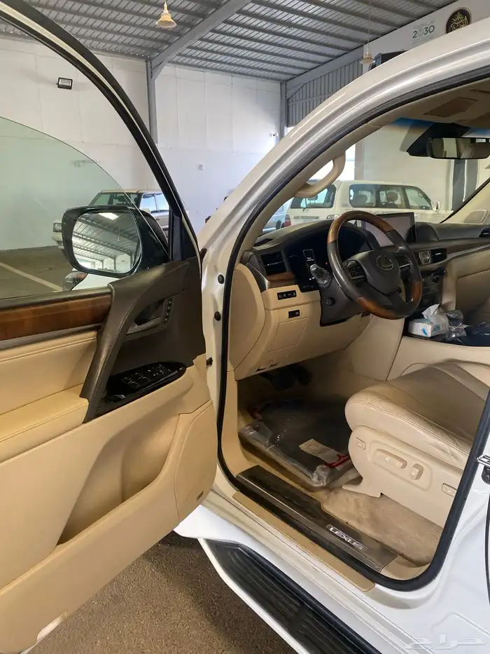 لكزس LX570 2016 عداد 220 فقط خليجي 3