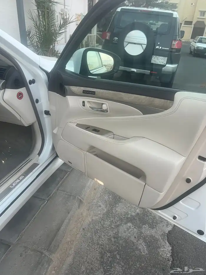 للبيع لكزس 460  2013 لارج سعودي ابيض الداخل اف وايت 16