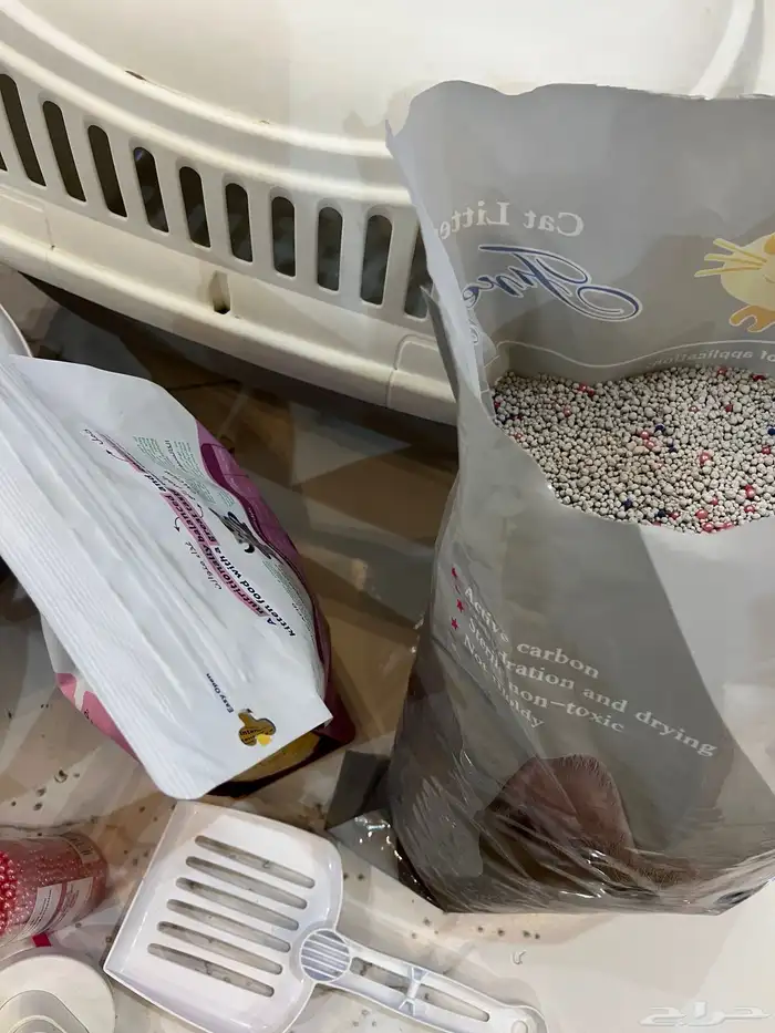 للبيع اغراض قطط كامله باكل ورمل 1