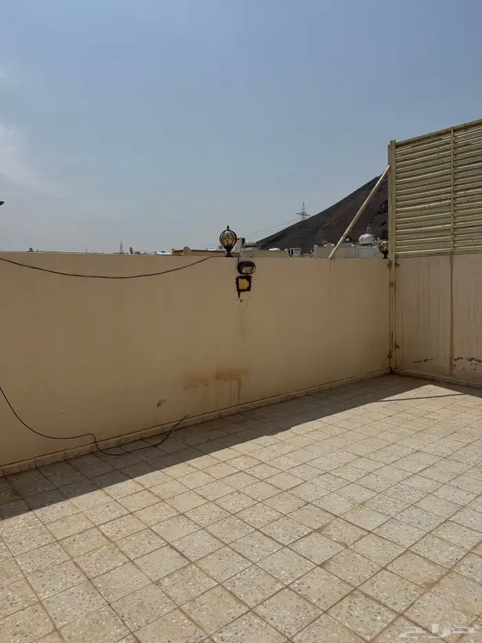 شقة تسع غرف في حي التلال 27