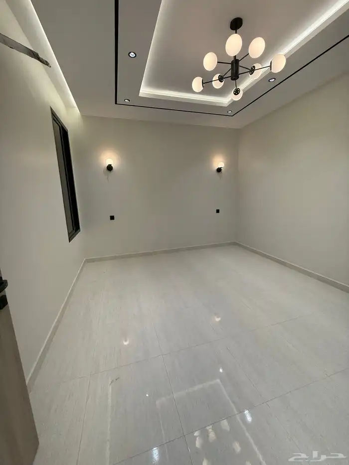 للبيع روف بملحق علوي ومشب احد رفيده 15