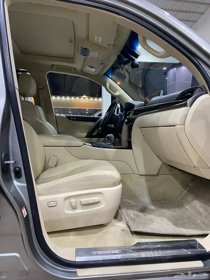 لكزس LX 570 المديل 2018 العدد 201 الف 4