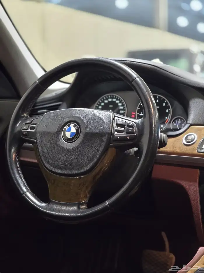بي ام دبليو 750Li موديل 2012 بحالة ممتازة 10