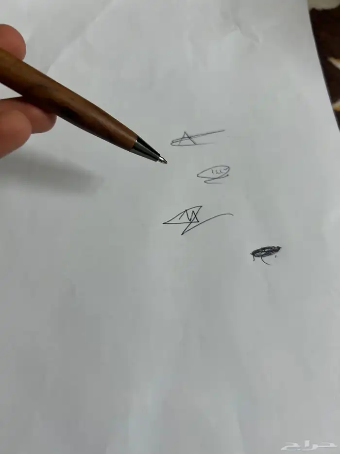 قلم لون اسود فخم شاريه جديد ب 250 و ابي به 150 1