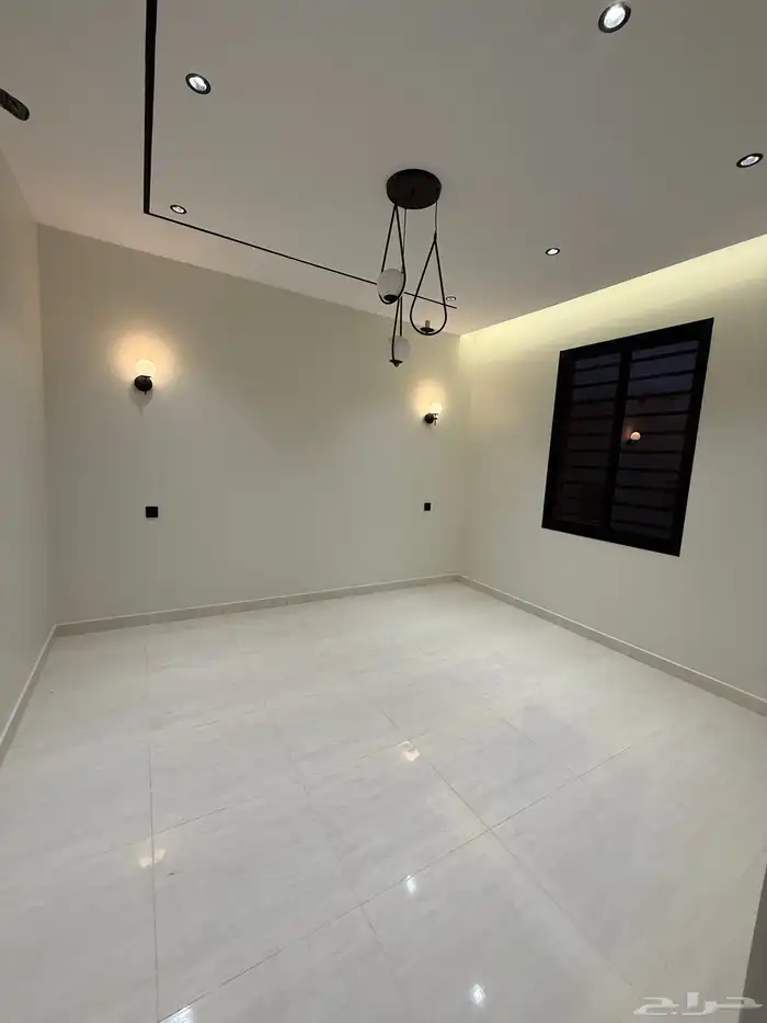 للبيع روف بملحق علوي ومشب احد رفيده 21