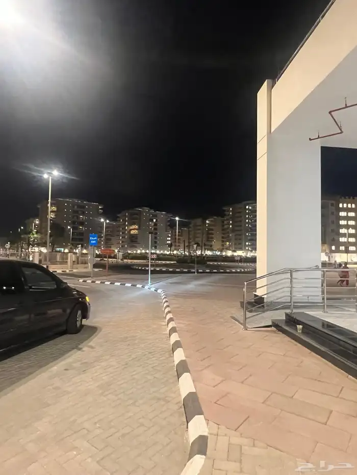 السلام عليكم يوجد لدينا موقع ممتاز النشاط شورما وفلافل 0