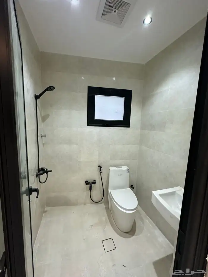 فله للبيع بالدمام حي الضاحيه الثاني 9