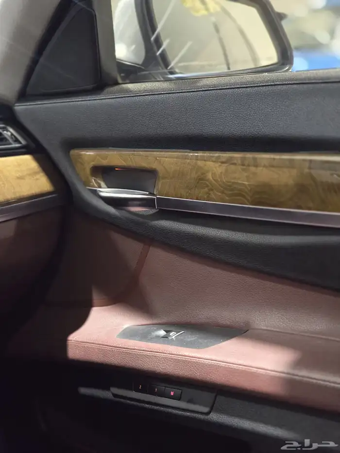 بي ام دبليو 750Li موديل 2012 بحالة ممتازة 13