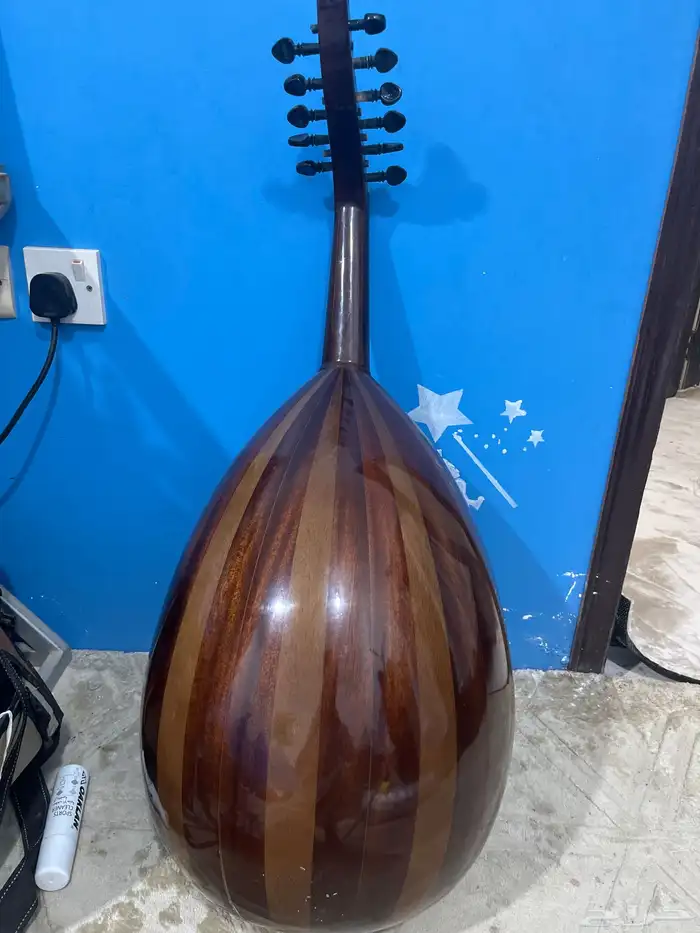 عود مصري بحالة ممتازة 1
