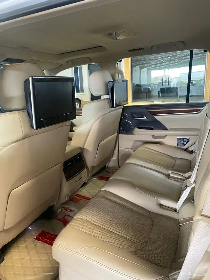 لكزس LX570 2016 عداد 220 فقط خليجي 11