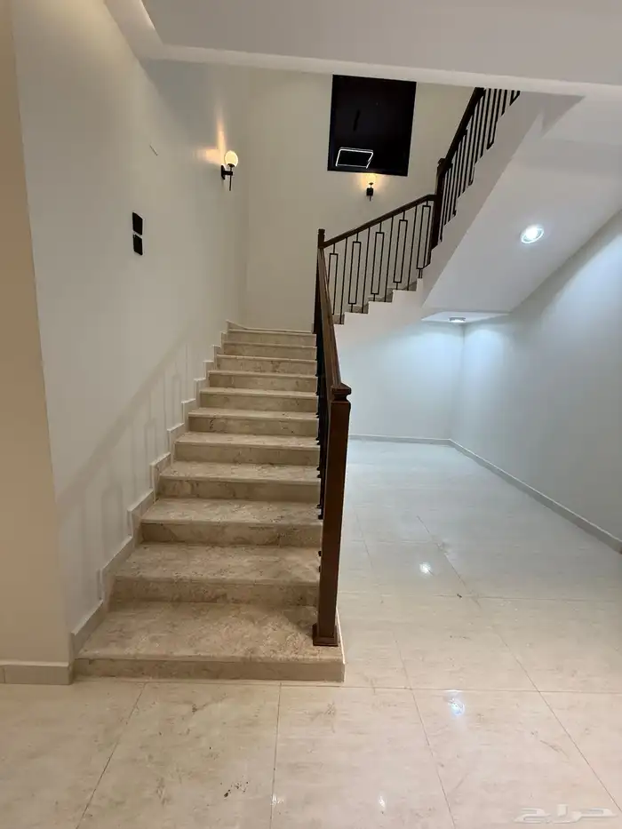 للبيع روف بملحق علوي ومشب احد رفيده 12