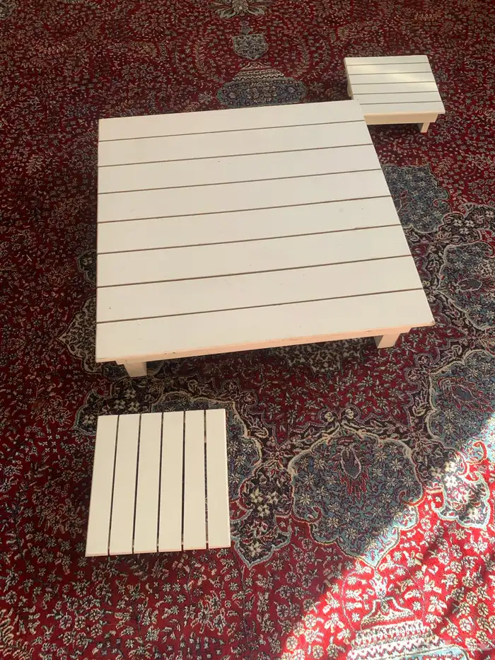 طاوله ارضيه مع اثنين خدمه للبيع 0