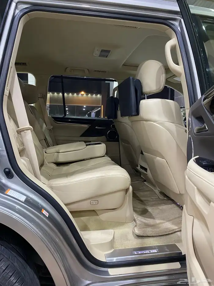 لكزس LX 570 المديل 2018 العدد 201 الف 2