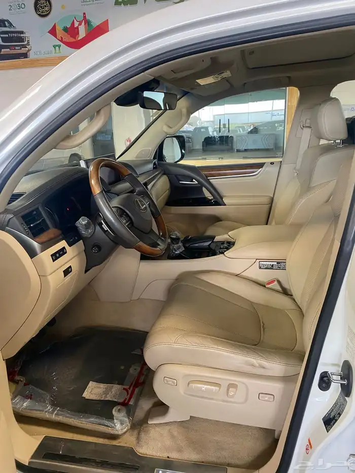 لكزس LX570 2016 عداد 220 فقط خليجي 4