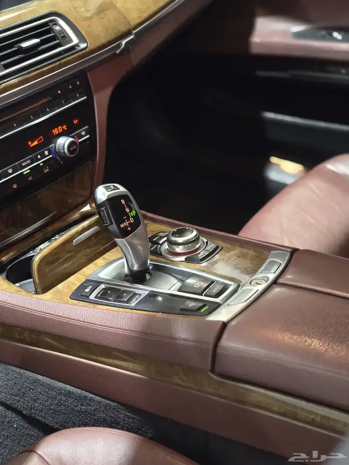 بي ام دبليو 750Li موديل 2012 بحالة ممتازة 15