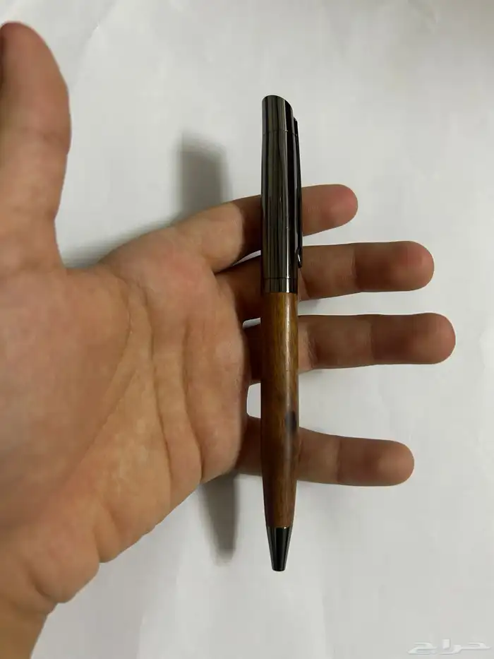 قلم لون اسود فخم شاريه جديد ب 250 و ابي به 150 0