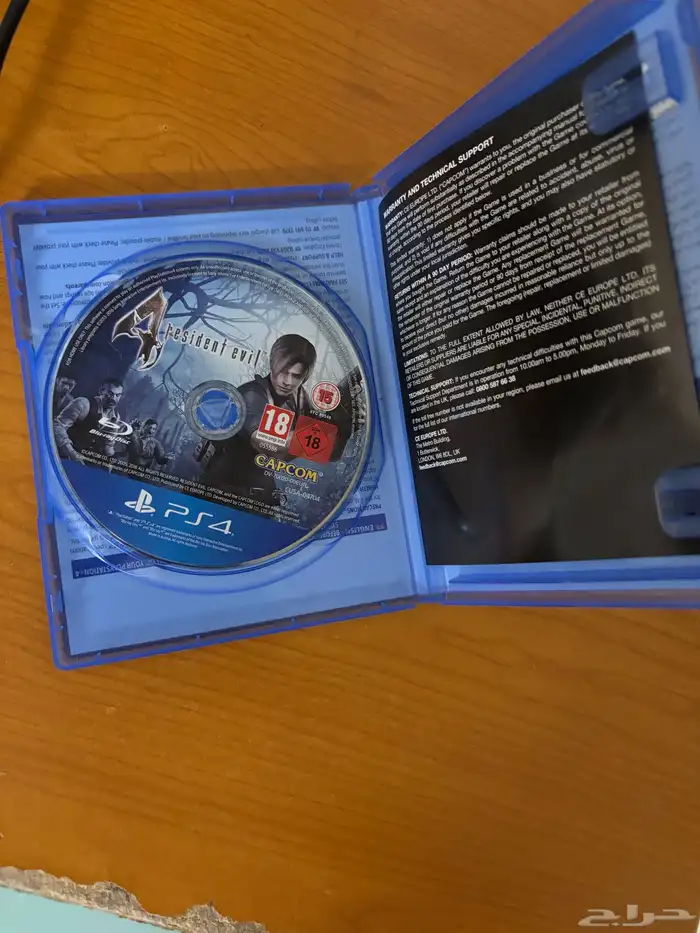 PS3 مع ثلاث آيادي وسلكين شاحن وشريط رزدنت أيفل 4 0