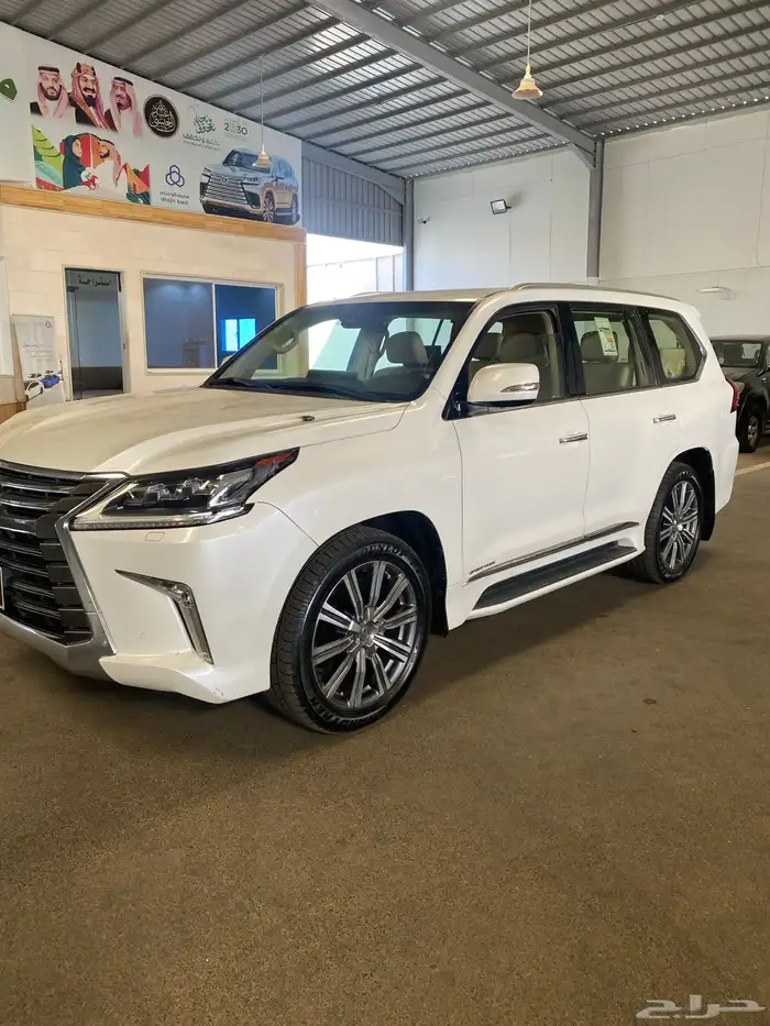 لكزس LX570 2016 عداد 220 فقط خليجي 1