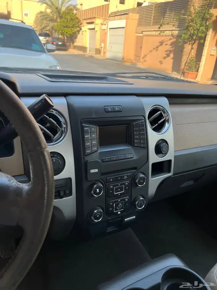 للبيع وانيت فورد اف f150 موديل 2014 غمارتين 7