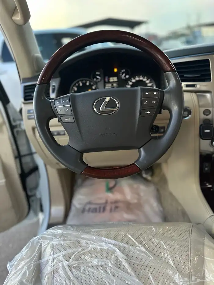 لكزس Lx570 موديل 2015 فل كامل 28