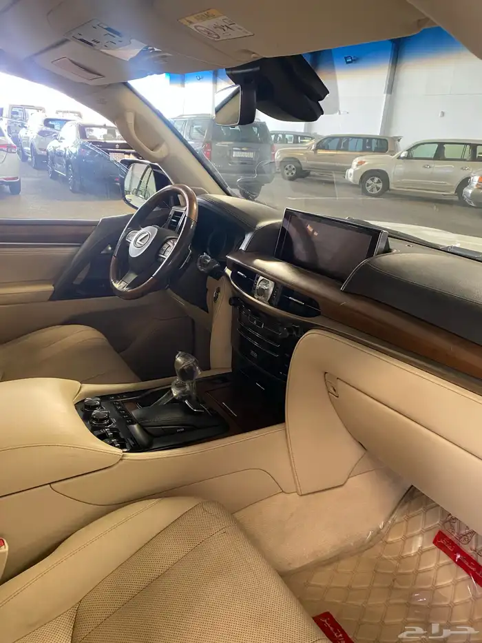 لكزس LX570 2016 عداد 220 فقط خليجي 7