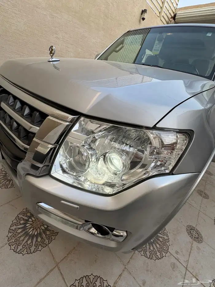 للبيع جيب باجيرو 3.5 علامة ذهبية عداد قليل 24