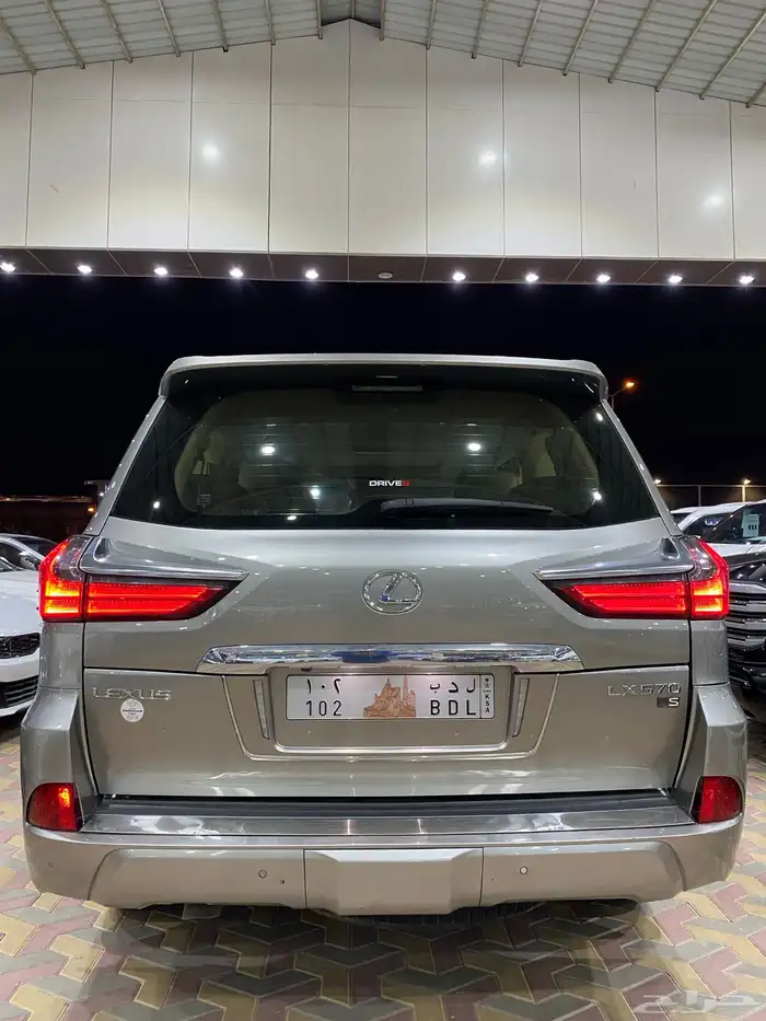 لكزس LX 570 المديل 2018 العدد 201 الف 22