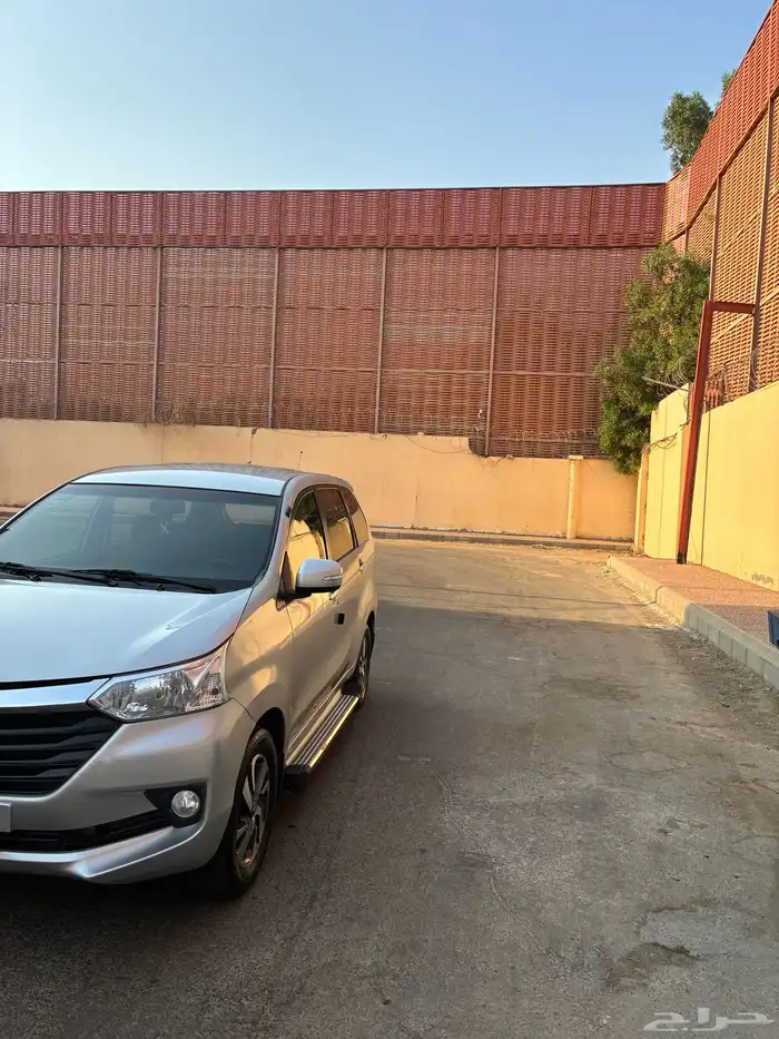سيارة تويوتا افانزا G فل كامل موديل 2017 4