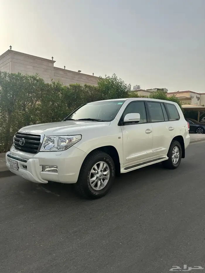 لاندكروزر GXR3 2010 1