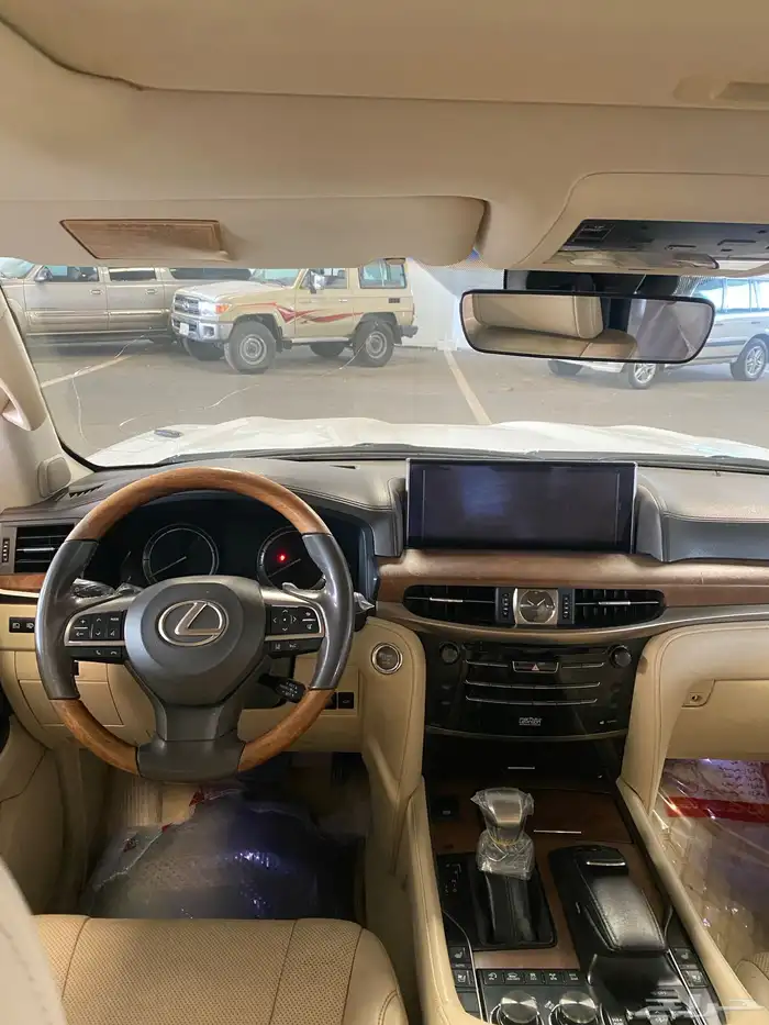 لكزس LX570 2016 عداد 220 فقط خليجي 5