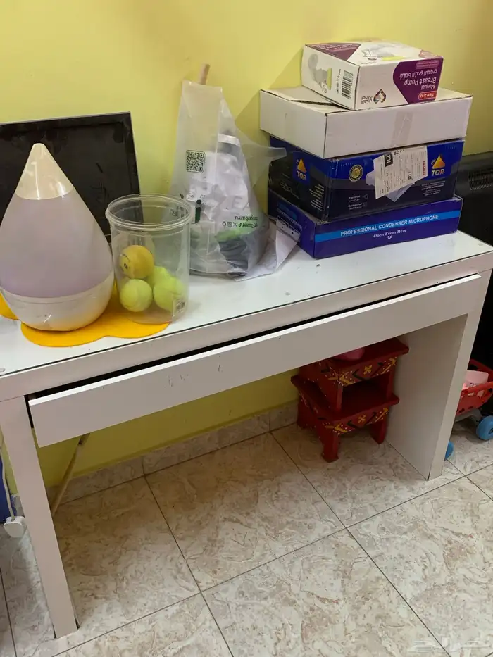 وحدة ادراج ومكتب ايكيا وسجادة دائرية 3