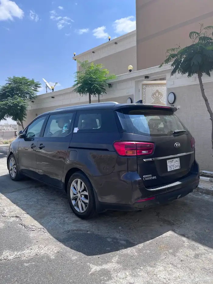 كيا قراندكرنفال نظيف 3