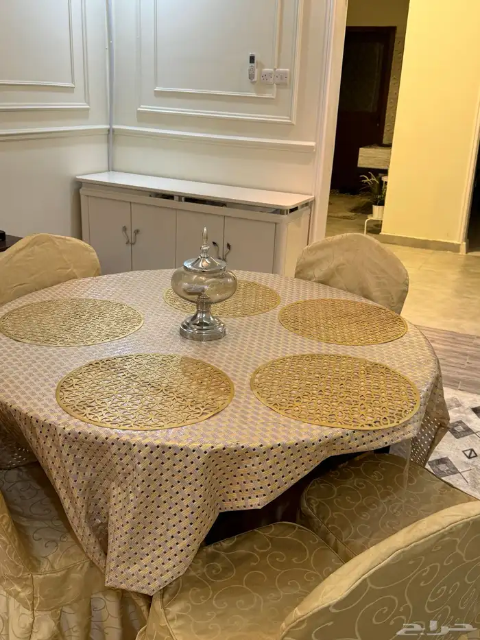 طاولة طعام بخمسة كراسي ودرج بوفية 0