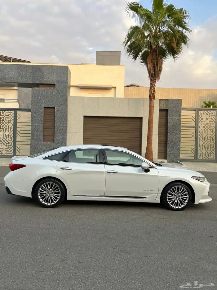 للبيع افالون 2022 بريميوم شبه الجديده 20