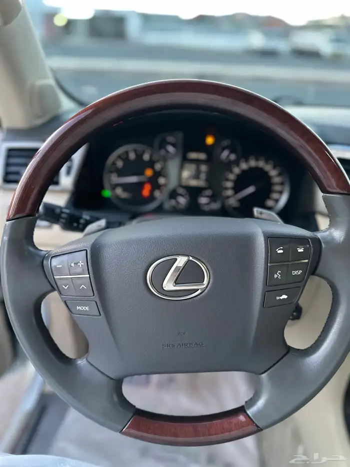 لكزس Lx570 موديل 2015 فل كامل 10