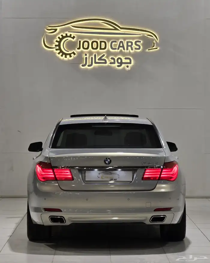 بي ام دبليو 750Li موديل 2012 بحالة ممتازة 2