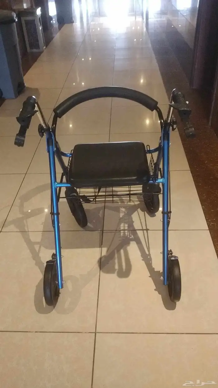 للبيع عربيه و حامل شاشة 0