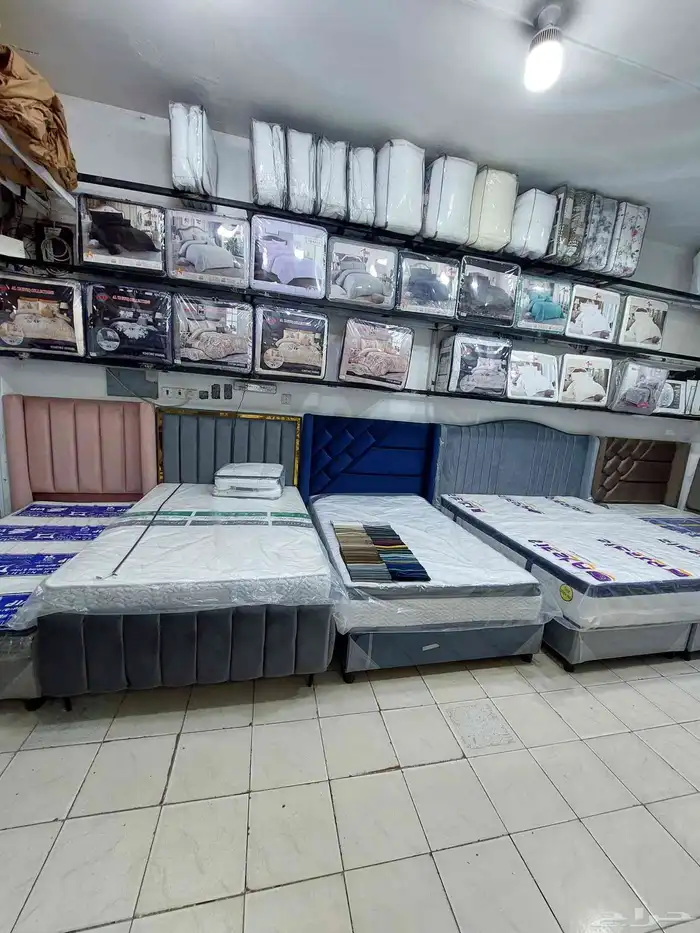 سرير خشب مراتب مخاد مفارش 1