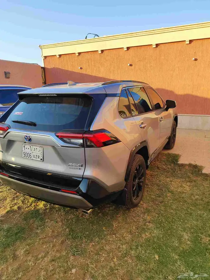 عرض خاص فرصه لن تتكرر RAV4 XLE hyprid 9